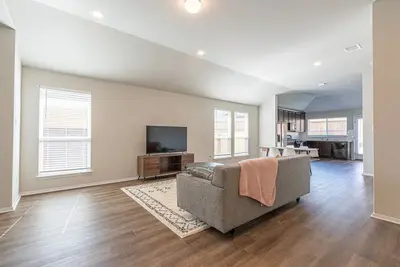 Image de Just Built! Cozy & Sunny 3-Bedroom in South Austin