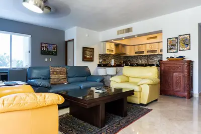 Image de 2 Minute walk to the Pristine White Beach in Playa del Carmen