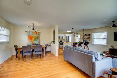 Image de Spacious Home Near Downtown – Perfect for Groups