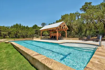 Image de Lonesome Dove - Spacious Log Cabin on 8 Acres, Ample Outdoor Amenities
