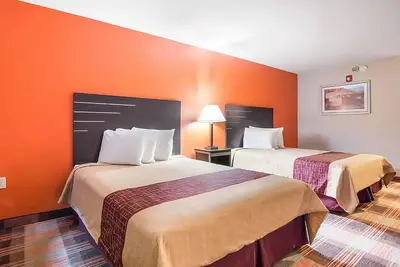 Image de Look No Further! 2 Comfortable Units, Free Parking, Near Trolley Line Park