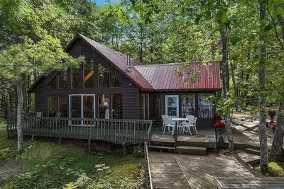 Image de Private lake cabin with direct access to snowmobile trails and ice fishing