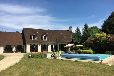 Magnifique villa de 14 pers piscine chauffée, jacuzzi, sauna