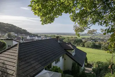 Image de Luxury 3 Bed House with Fabulous Views of Coast and Mountains.