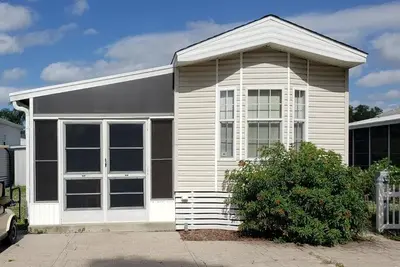 Image de Unique 2-Bdrm in Sun Outdoors Sarasota Resort - Includes Golf Cart - Sleeps 6! \n