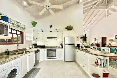 Image de Wonderful West Coast villa. 5 Minute walk to 2 beaches