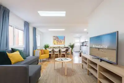 Image de Host Wise - Spacious Fresh Flat w/ Terrace | Sea