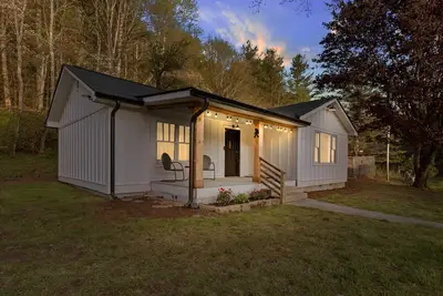 Image de Scaly Mtn/Highlands Modern Nc Farmhouse-6. 5 Ac 2 Creeks