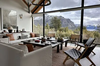 Image de Amazing house in Arelauquen with lake & mountain views full of light