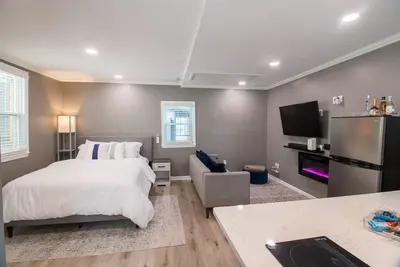Private Guesthouse close to the Airport & Nyc