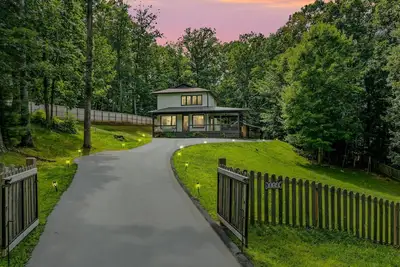 Image de Near Asheville! Hot Tub~Fire Pit~Bbq! Pwr+H20