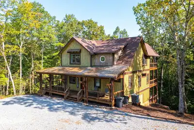Image de Sunrock Mountain Dream Ii ~ Luxury Cabin Hot Tub, Pool Table, Fire Pit & Sw. Bed