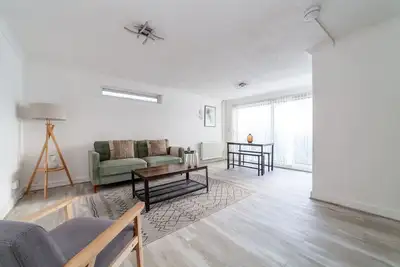 Bright 2 Bed Flat Walthamstow