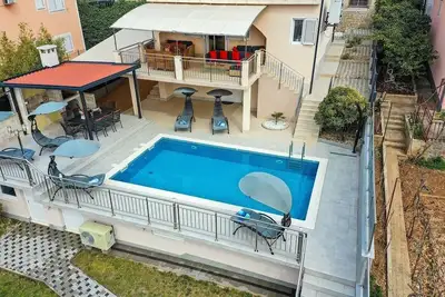 Image de Maison de vacances Okrug Gornji pour 1 - 14 personnes avec 6 chambres à coucher - Maison de vacances