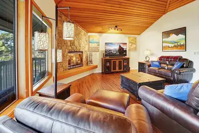 Image de Hot tub, Sharc passes, A/C, bikes + quiet Sunriver location near river/trails