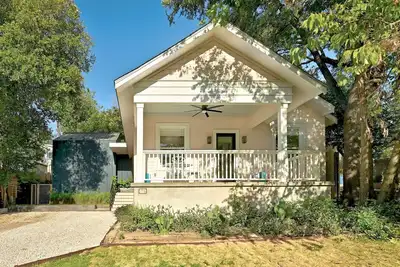 Image de Central, Newly Remodeled Home (Clarksville) Close to everything!