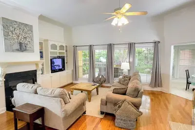 Image de Spacious King Suite Home W/ Serene Patio