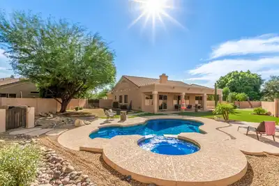 Image de Beautiful, Immaculate, Glendale home.