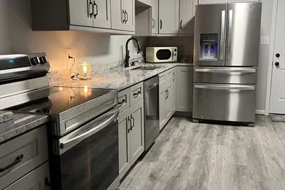 Image de Newly renovated home away from home downtown High Point.