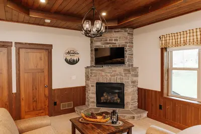 Image de Adventure Awaits Suite: Luxury, Lodge Suite in Amish Country, Ohio.