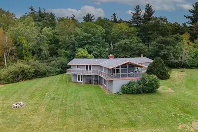 Image de Private Field House - Spacious 4 Bedroom Home