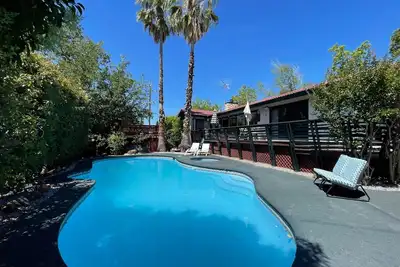 {The Cessna Lookout} +Pool +Hot Tub +Ev Charger