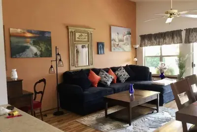 Image de 3 bdrm 2 bath quiet, cheerful, and snug abode!