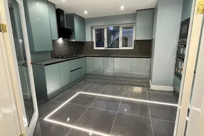 Image de Cheerful 4 Bedroom Luxury house with free parking