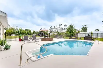 Image de Southport Getaway w/ Private Pool ~ 15 Mi to Pcb!