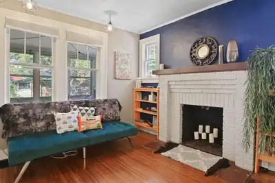 Image de Bohemian Bungalow, Pac-Man, walk downtown!