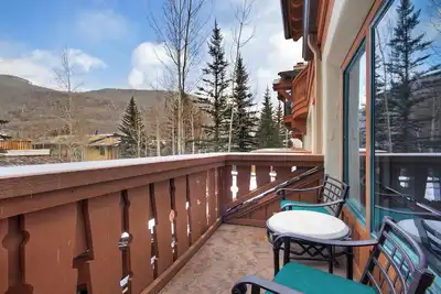 Image de Alpine Luxury Room | 2 Queen Beds | On-site Pool!