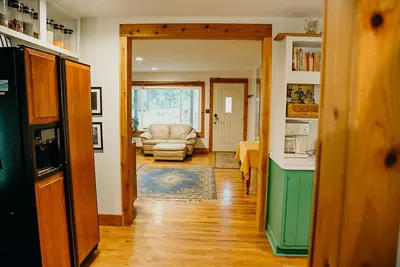 Image de 4 Bed 2 Bath - Near Town & Beach w/ Fenced Yard