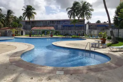 Image de Relaxing Beach Condo- 5 min walk to the beach!