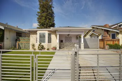 Image de Romantic 5bd/3ba Single Family House, Central Silicon Valley!