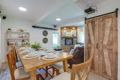 Image de Farmhouse w\/ Private Hot Tub < 1 Mile to Birch Bay