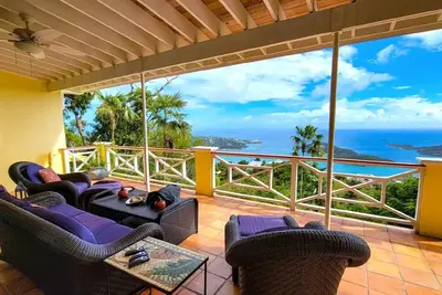 Image de 3 Bedroom Ensuite with Endless Views Overlooking the Harbor at Reel Paradise View