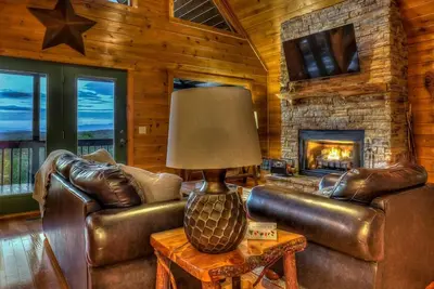 Image de Finding Grace - Panoramic Views | Screened-In Porch | Hot Tub