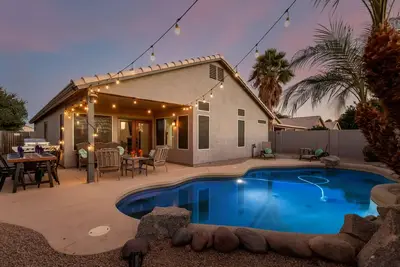 Image de Serenity! Dog Friendly, Heated Pool Home