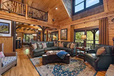 Image de Elegant Mountain Lodge with Beautiful Sunsets