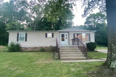 Image de ⭐️Delightful 3 bedroom house - deck\/nature\/trails