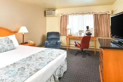 Image de 3 Relaxing Units in The Danish Capital of America, Parking, Swimming Pool!