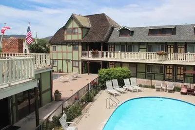 Image de 4 Relaxing Units Perfect for Groups, Pool, Quick Drive to Santa Ynez River