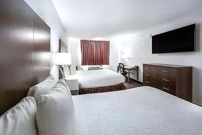Image de Your Relaxing Getaway Awaits! 3 Family-friendly Units, Near Reinhart Park!
