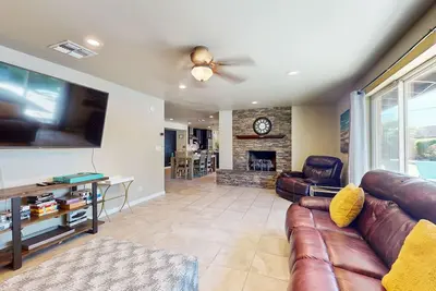 Image de Dog-friendly home with private pool, hot tub, W/D, central Ac & enclosed yard