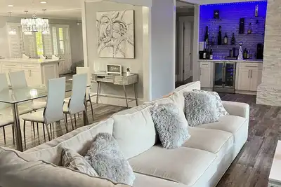 Image de 4 Bedroom home with private pool on Golf Course Country Club