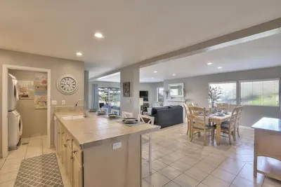 Image de Beach Condo, 3 Bedrooms/2 Bath, Sleeps 9 Private Corner Patio Views of Dunes