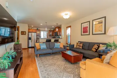 Image de 3br/2. 5ba home - ACs, pet friendly, centrally located w/ 4 Smart TVs + fast WiFi