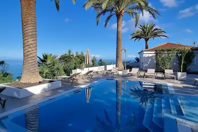 Image de El ANCÓN, vistas al mar con terraza y jardin priva