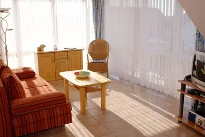 Image de Bright, comfortably furnished apartment directly on the dike and beach!