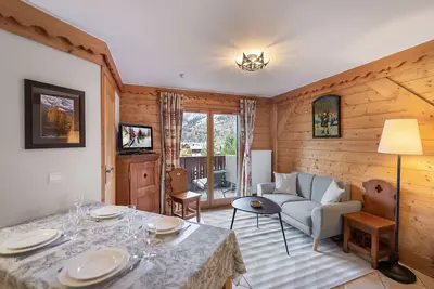 Image de Appartement ski aux pieds avec piscine, spa et terrasse ensoleillée à Méribel Village